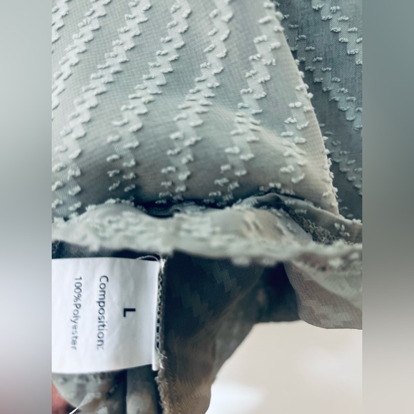 Tiered Green Cottage Keyhole Tank Top Blouse. - Picture 10 of 11